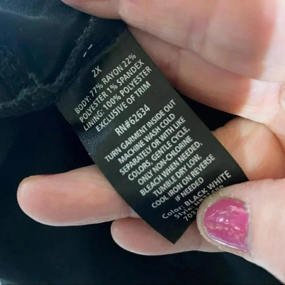 Concepts 2X black + white textured high low scoop neck top‎ - Picture 9 of 9